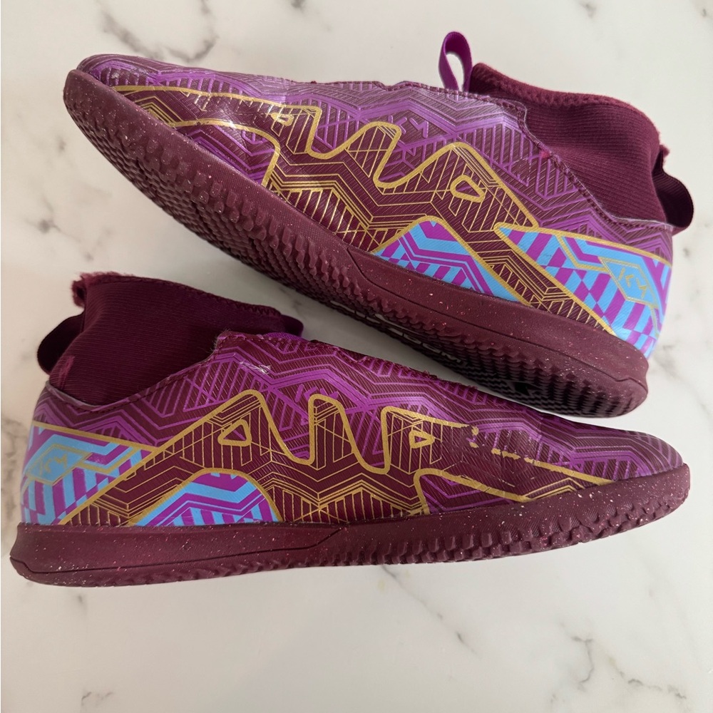Nike Kids' AIR ZOOM MERCURIAL. Mbappe edition indoor soccer /futsal shoes.